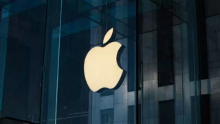 Apple Intelligence e nuova Siri in arrivo iPhone primavera