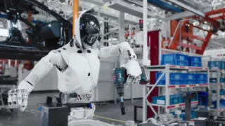 robot umanoidi lavoro uffici negozi